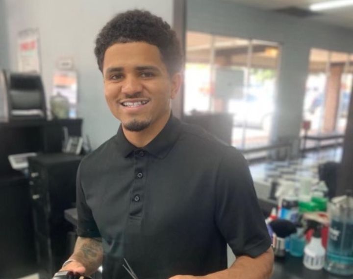 man getting a beard trim from a barber